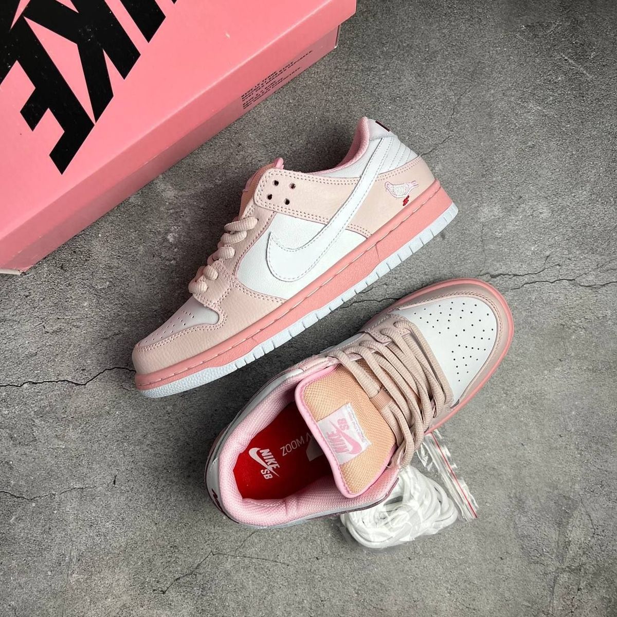 Nike SB Hồng Sneaker Trượt Ván Nổi Bật Cá Tính