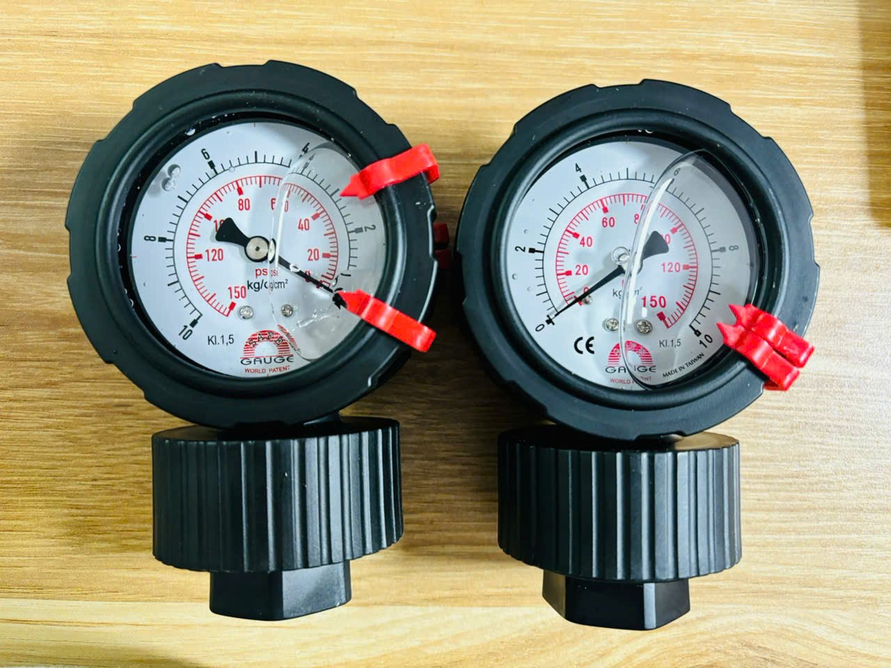 Đồng hồ áp suất màng dùng cho hóa chất Safe Gauge.jpg