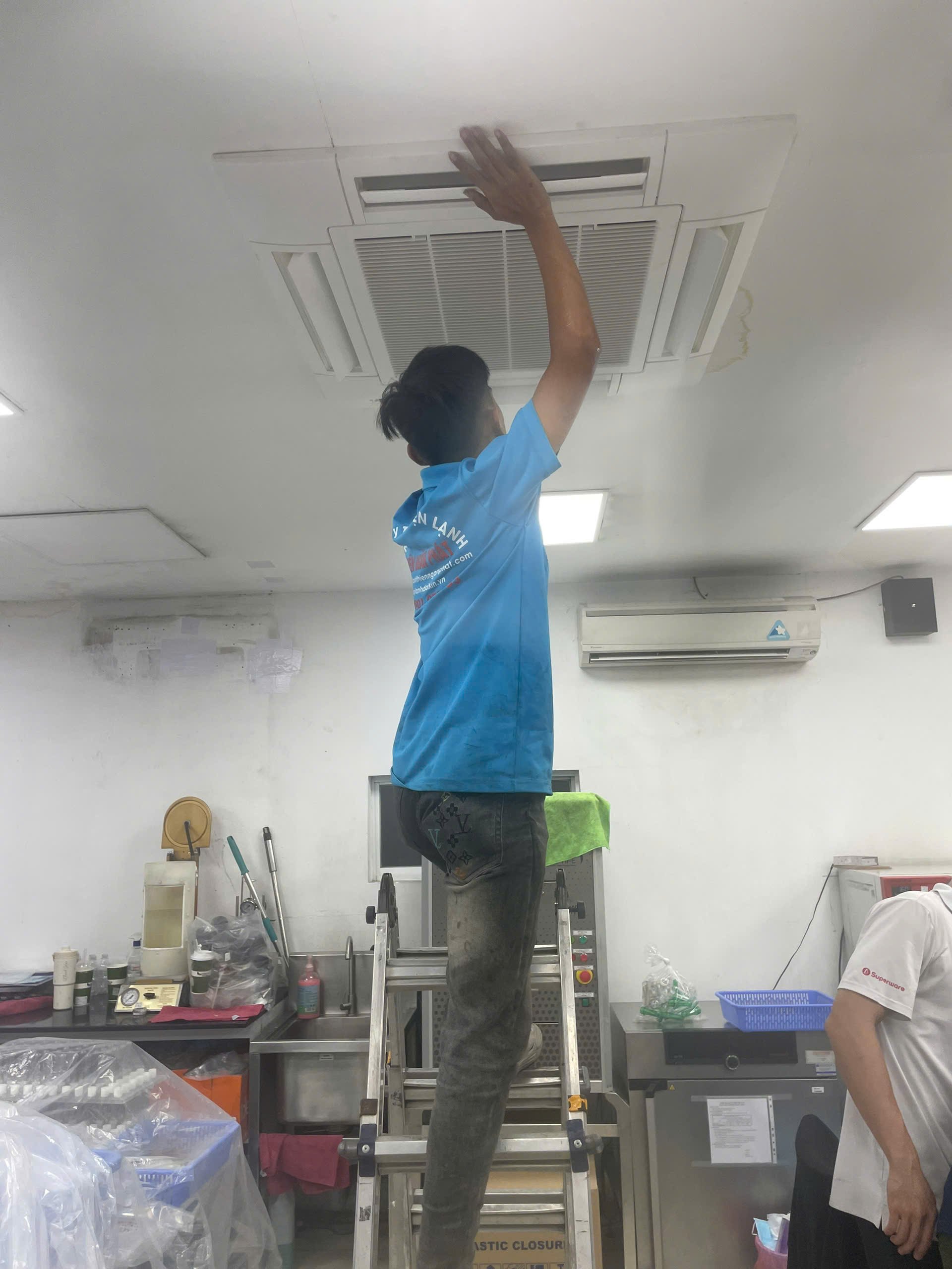 Máy Lạnh Âm Trần Mitsubishi Heavy FDT125YA-W5/FDC125YNA-W5 invert