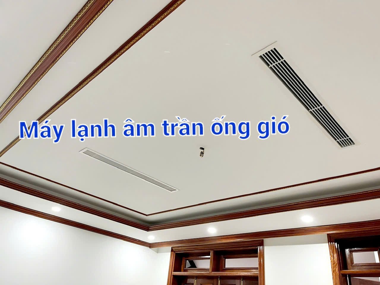 Máy lạnh giấu trần nối ống gió nhỏ gọn Daikin FDLF60DV1