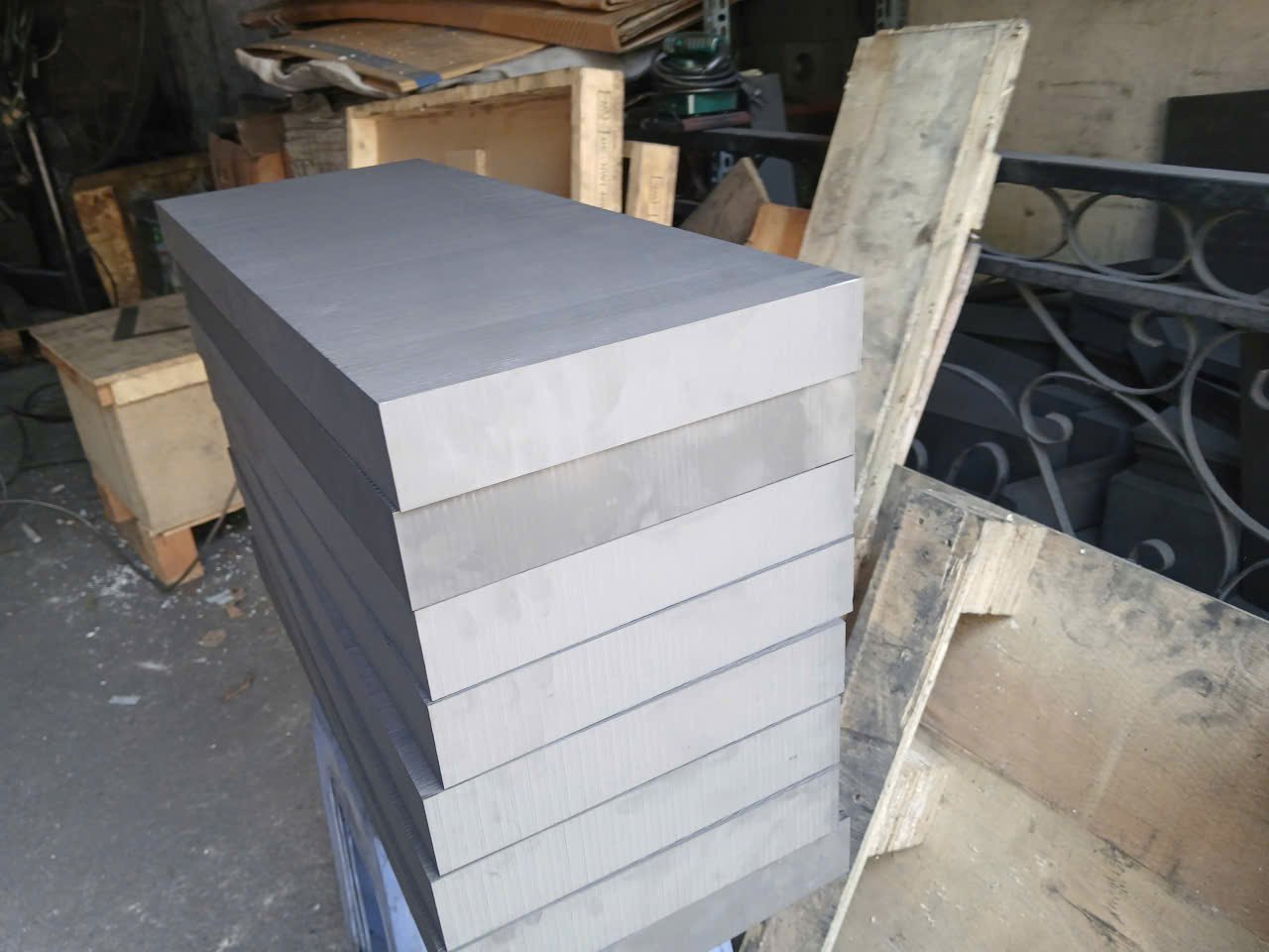 Tổng kho nhập khẩu và phân phối tấm Graphite cho lò quay xi măng
